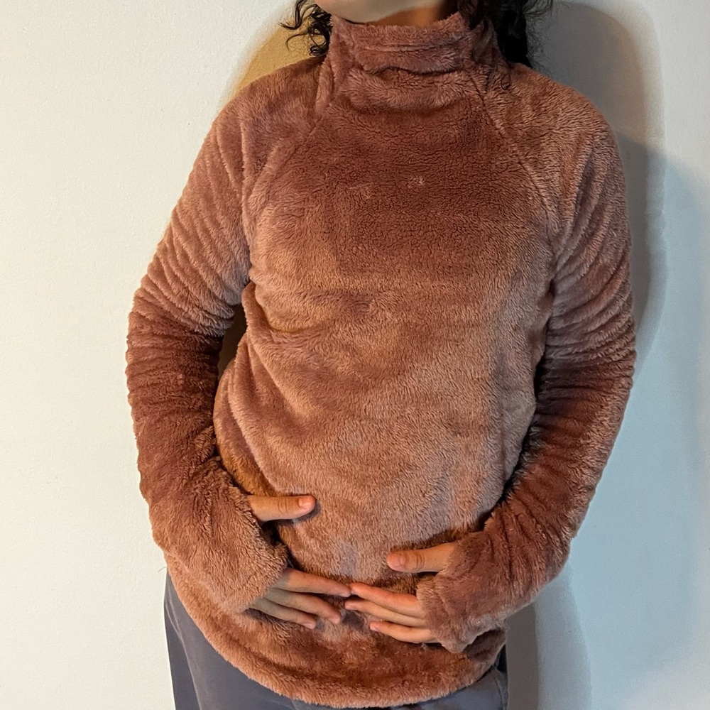 Cozy Girls 12-14 or Xs sweater with built-in hand warmers. Used once.